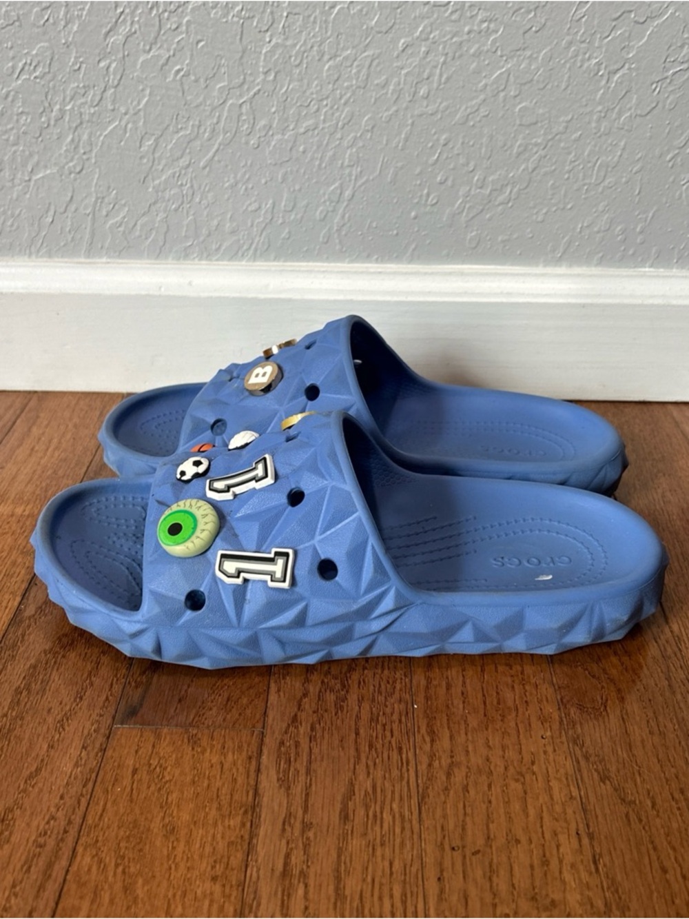 Crocs Classic Geometric Slides Sandals Women’s Size 8 Blue